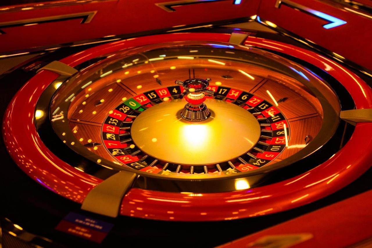 Casino 2000 - Adult Guests Only Hotel Мондорф-ле-Бен Екстериор снимка